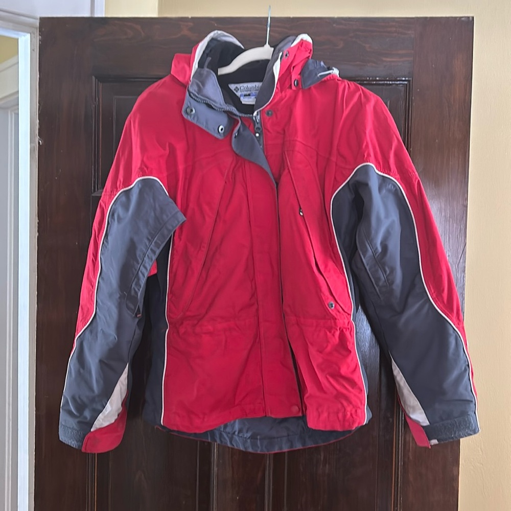 Columbia women’s medium ski jacket w/fully detachable liner & hood, retro style